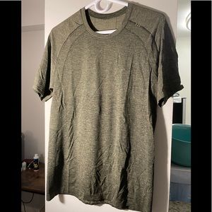 Lulu lemon t shirt
